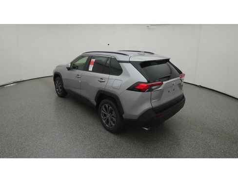 Used 2023 Toyota RAV4 XLE Premium AWD/4WD image 6