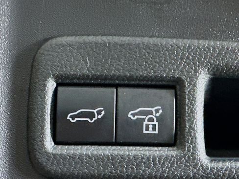 Used 2024 Toyota bZ4X FWD image 7