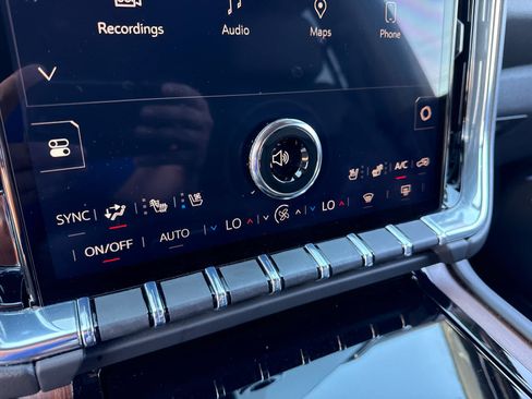 Certified 2025 GMC Yukon Denali AWD/4WD image 18