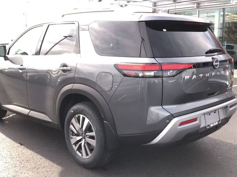 New 2025 Nissan Pathfinder SL image 6