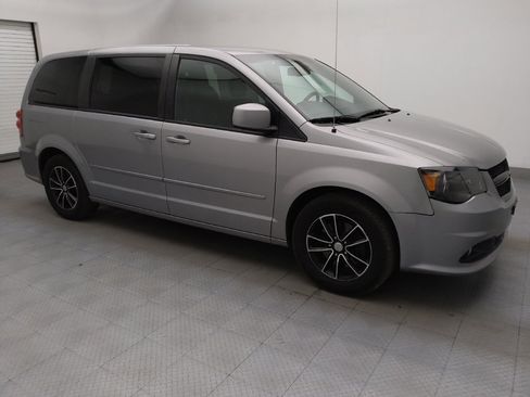 Used 2017 Dodge Grand Caravan SXT w/ Driver Convenience Group image 11