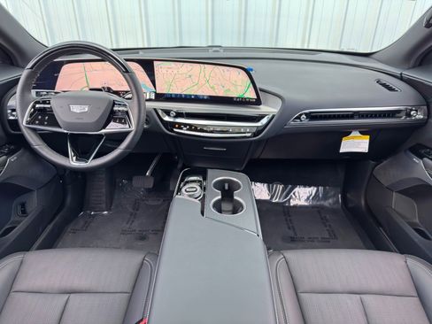 Used 2025 Cadillac Lyriq Luxury image 12