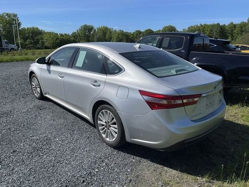 Used 2013 Toyota Avalon Limited FWD image 2
