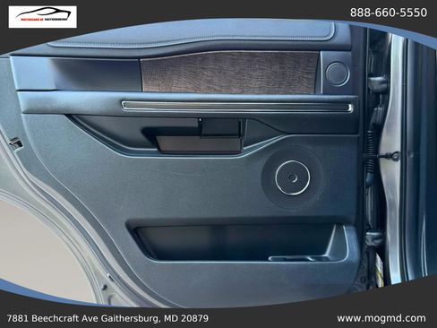 Used 2018 Ford Expedition Limited w/ Equipment Group 301A AWD/4WD image 17