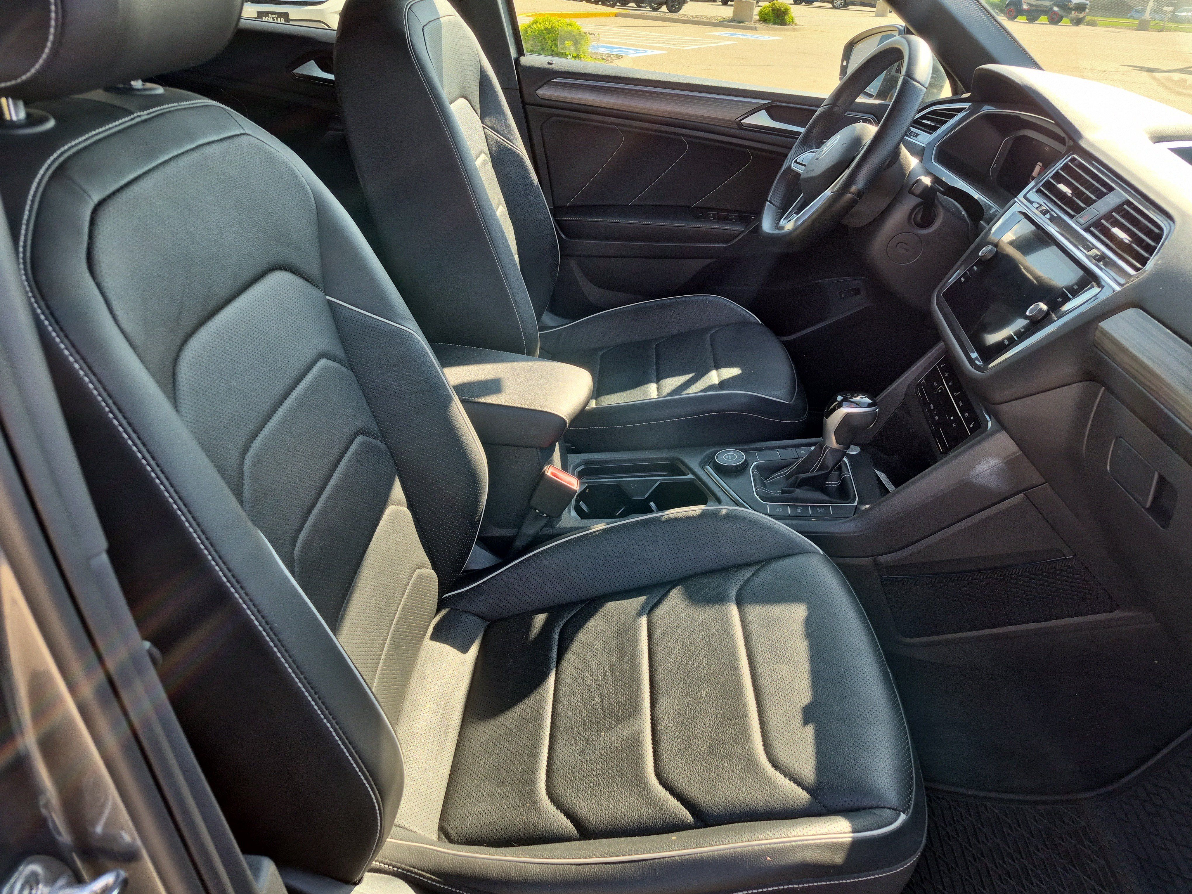 Used 2022 Volkswagen Tiguan SEL R-Line AWD/4WD image 7