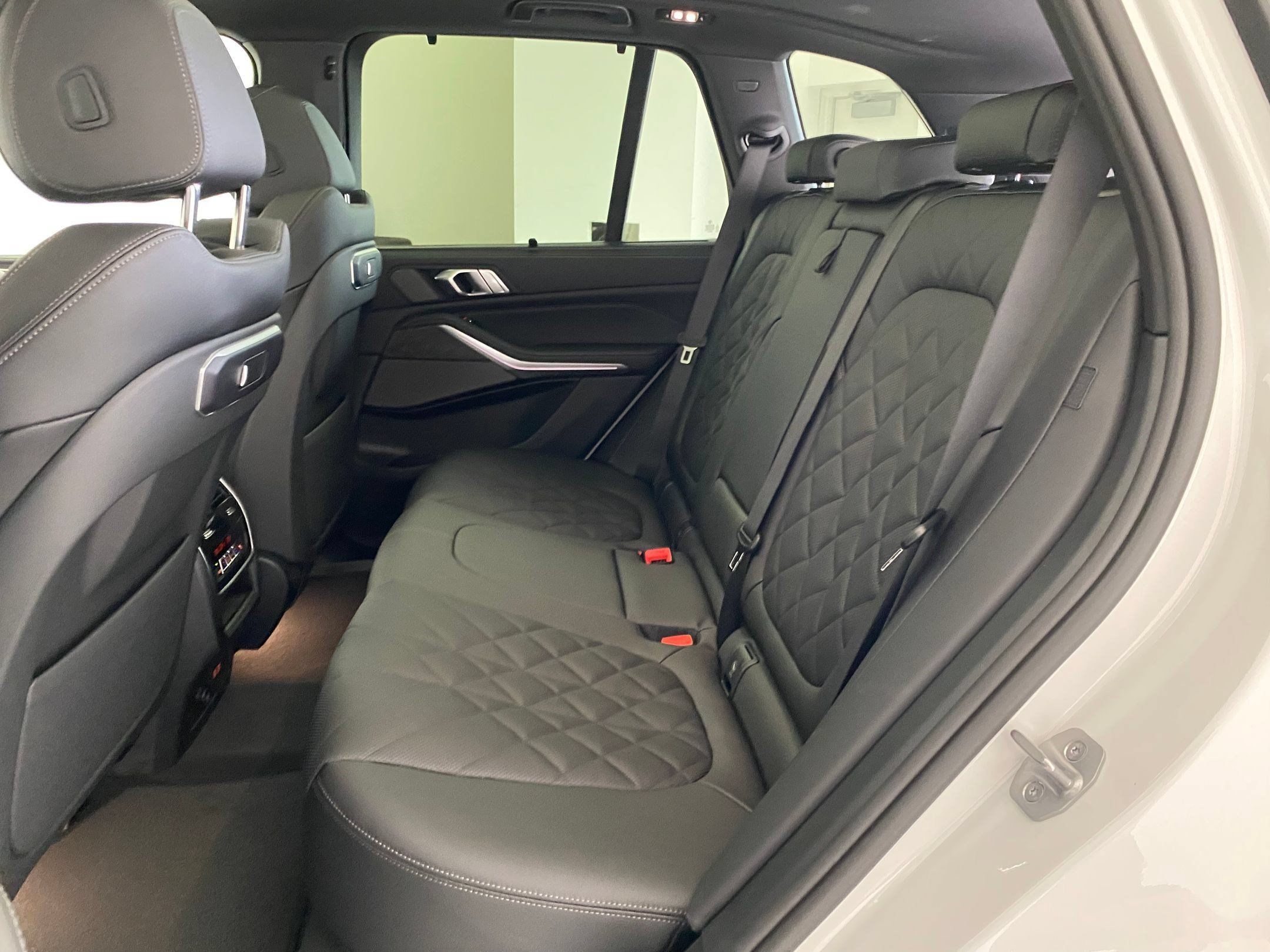Used 2026 BMW X5 xDrive40i w/ Premium Package AWD/4WD image 25