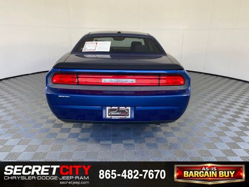 Used 2010 Dodge Challenger SE RWD image 6