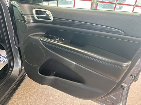 Used 2020 Jeep Grand Cherokee Altitude AWD/4WD image 23