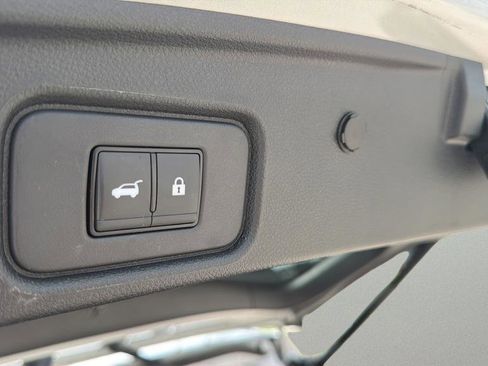 Used 2024 Nissan Pathfinder SV w/ SV Premium Package image 29