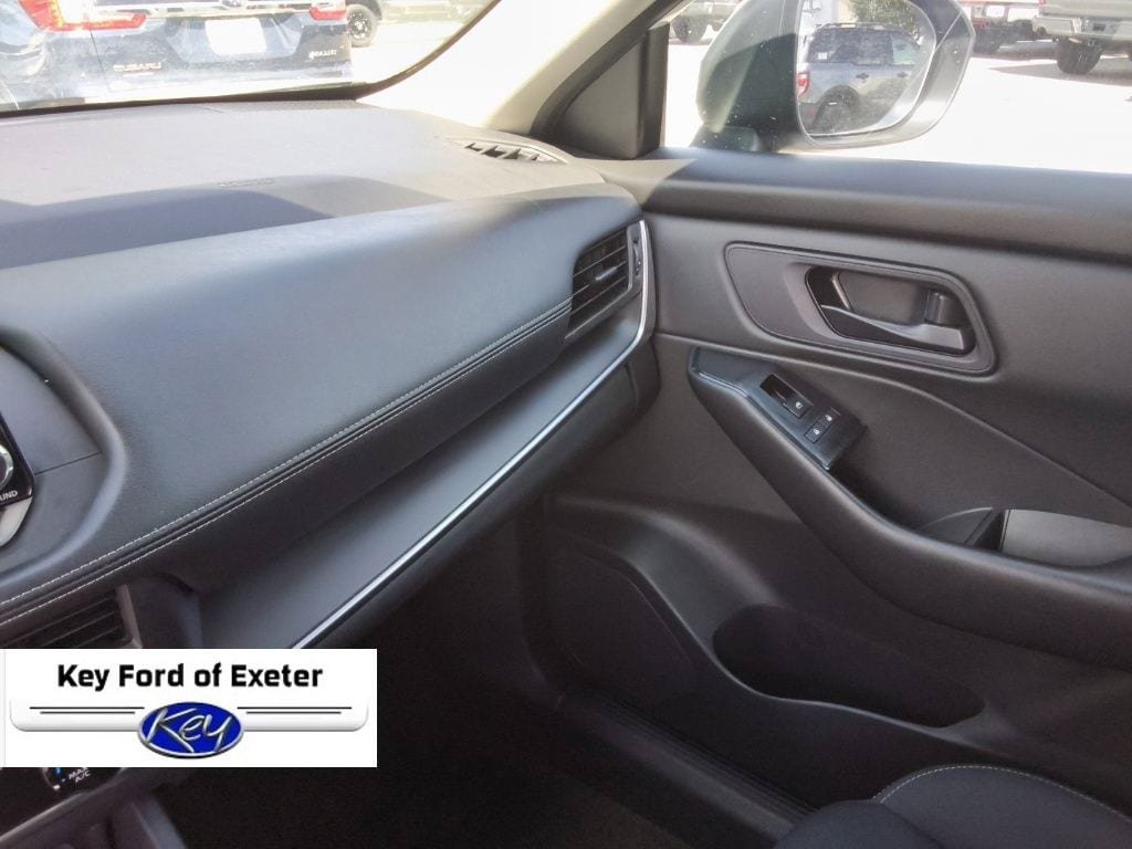 Used 2024 Nissan Rogue S AWD/4WD image 29