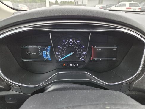 Used 2018 Ford Fusion SE w/ Fusion SE Technology Package FWD image 17