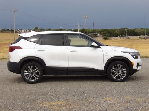 Used 2022 Kia Seltos LX AWD/4WD image 5