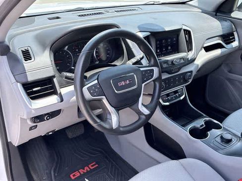 Used 2024 GMC Terrain SLE FWD image 2