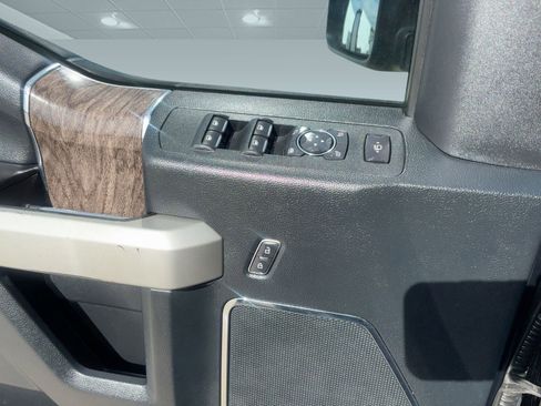 Used 2018 Ford F250 Lariat image 13
