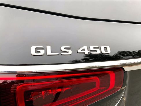 Used 2022 Mercedes-Benz GLS 450 4MATIC image 10