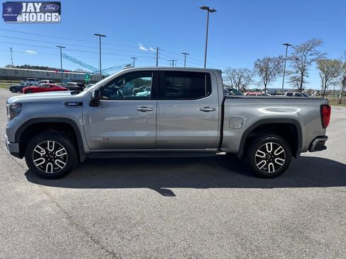 Used 2025 GMC Sierra 1500 AT4 w/ AT4 Premium Package AWD/4WD image 3