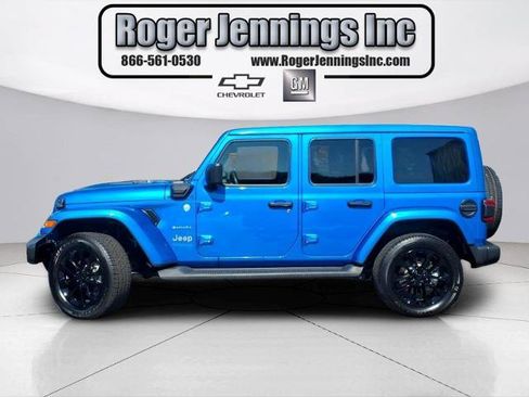 Used 2022 Jeep Wrangler Unlimited Sahara w/ Cold Weather Group AWD/4WD image 2