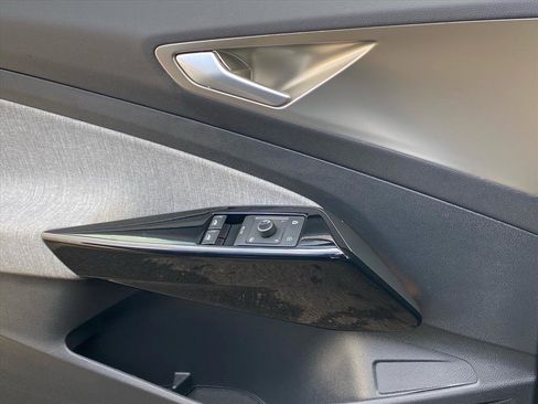 Certified 2023 Volkswagen ID.4 Pro image 17