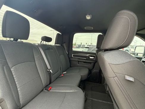 New 2026 RAM 3500 Big Horn AWD/4WD image 32