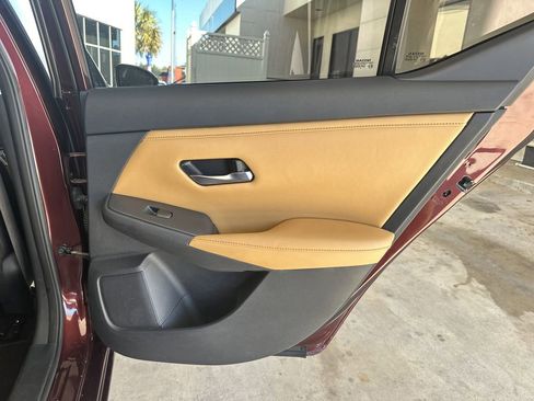 Used 2022 Nissan Sentra SV w/ SV Premium Package image 33