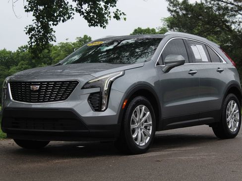 Used 2023 Cadillac XT4 Luxury w/ Cold Weather Package FWD image 4