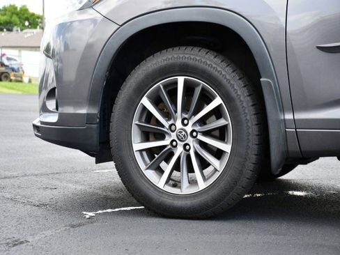 Used 2018 Toyota Highlander XLE AWD/4WD image 12