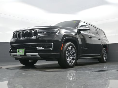 Used 2024 Jeep Wagoneer L Series II w/ Flexible Seating Group AWD/4WD image 25