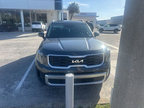 Certified 2024 Kia Telluride S w/ S Sunroof Package image 2