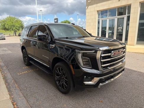 Used 2025 GMC Yukon Elevation w/ Elevation Premium Package image 3