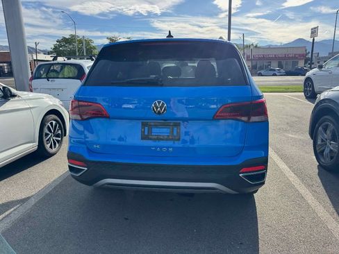 Used 2022 Volkswagen Taos SE w/ Panoramic Sunroof Package image 3
