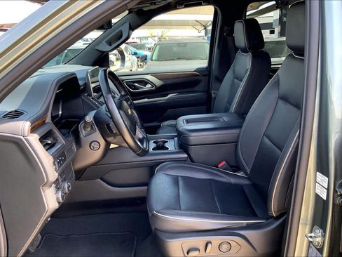 Used 2023 Chevrolet Suburban Premier image 8