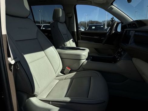 Used 2023 GMC Yukon XL Denali AWD/4WD image 29