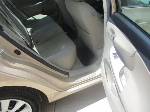 Used 2013 Toyota Corolla LE FWD image 21