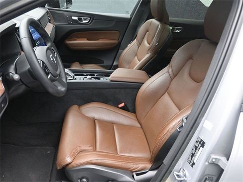 Used 2023 Volvo XC60 B5 Ultimate w/ Protection Package Premier FWD image 18