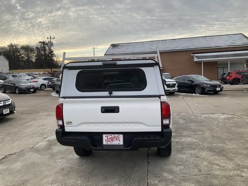 Used 2022 Toyota Tacoma SR image 4