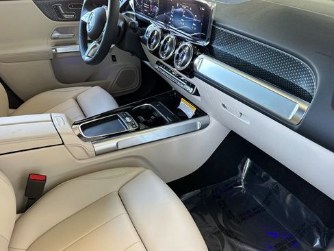 New 2025 Mercedes-Benz GLC 63 AMG S image 10