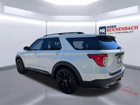 Used 2024 Ford Explorer XLT w/ Equipment Group 202A RWD image 6