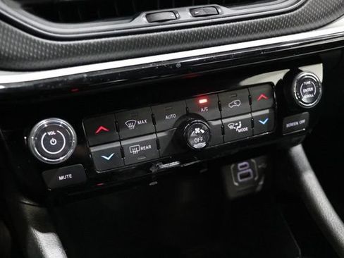 Used 2025 Jeep Compass Trailhawk AWD/4WD image 31