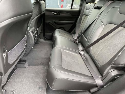 New 2025 Jeep Grand Cherokee Altitude image 29