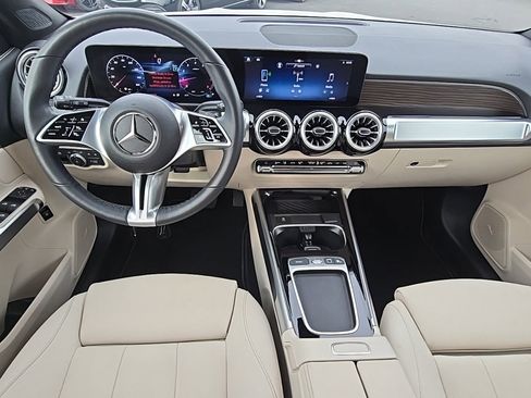 New 2025 Mercedes-Benz GLB 250 4MATIC image 30