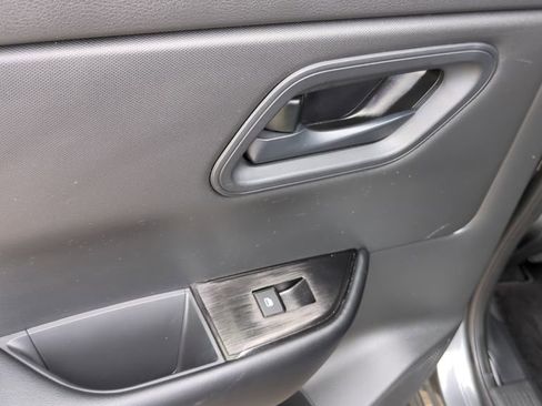 Used 2025 Nissan Rogue S AWD/4WD image 14