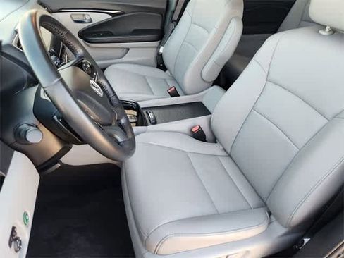 Used 2020 Honda Pilot Touring image 11