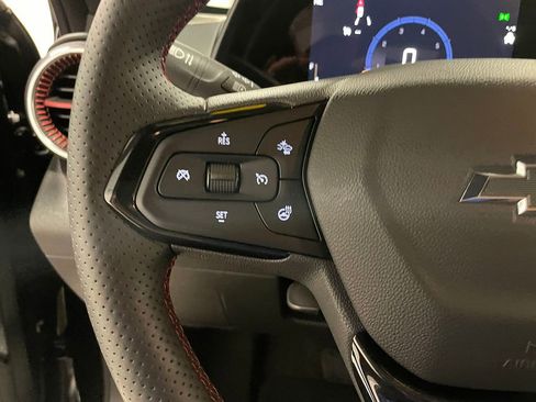 Used 2025 Chevrolet Trax RS FWD image 35