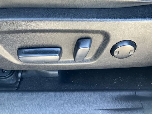 Used 2017 Toyota Highlander SE image 11