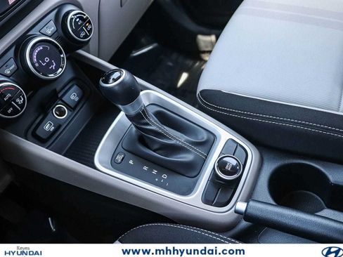 Certified 2025 Hyundai Venue SEL FWD image 22