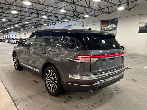 Used 2024 Lincoln Aviator AWD w/ Premium Package image 3