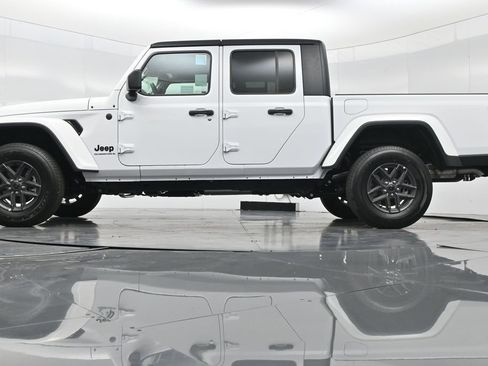 New 2025 Jeep Gladiator Sport image 45