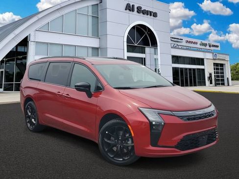 New 2027 Chrysler Pacifica Limited w/ Family Tech Group AWD/4WD image 1