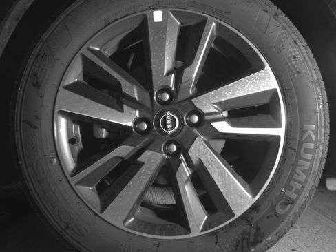 Used 2025 Nissan Versa SV FWD image 12