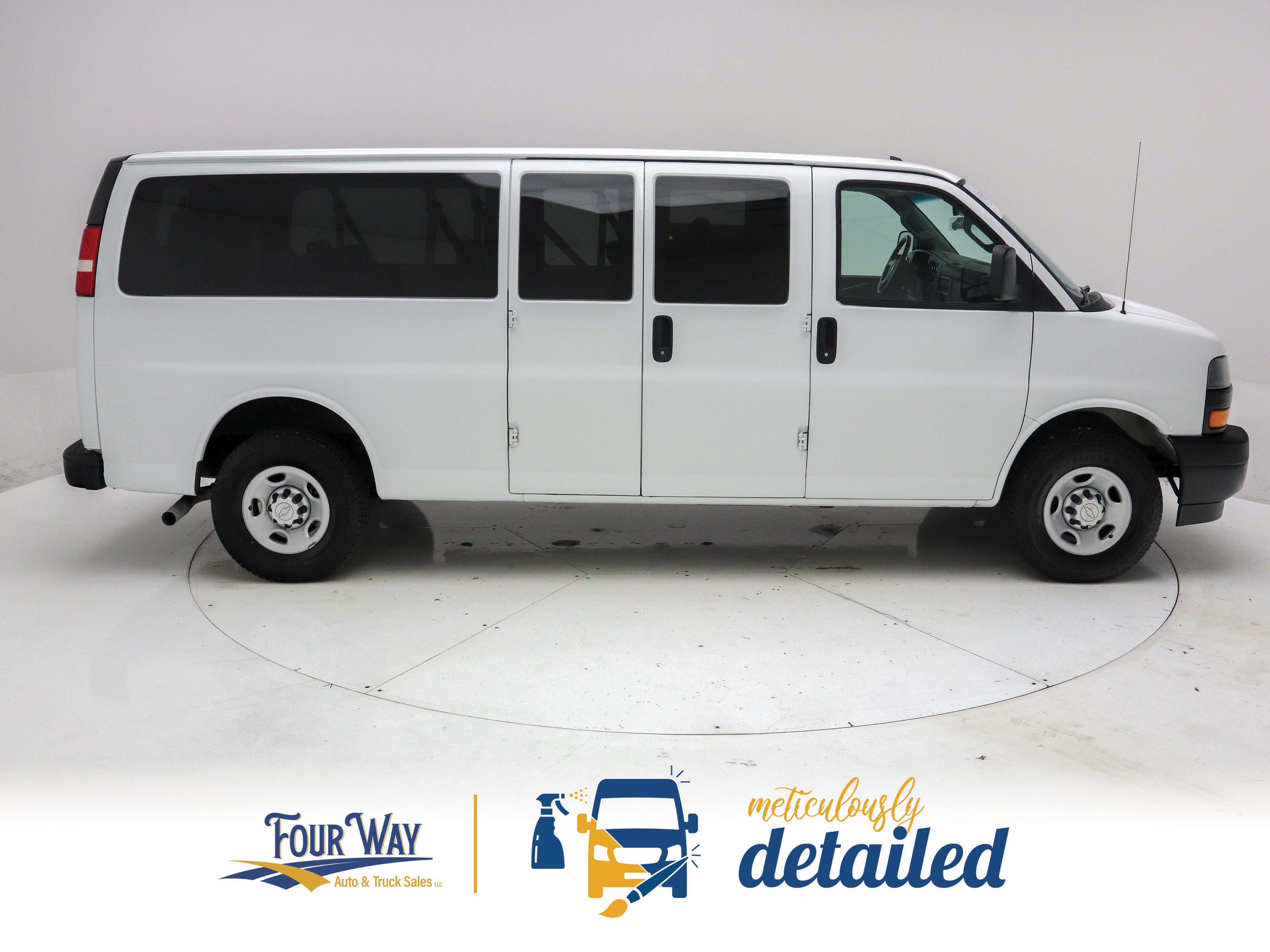 Used 2019 Chevrolet Express 3500 LS RWD image 2